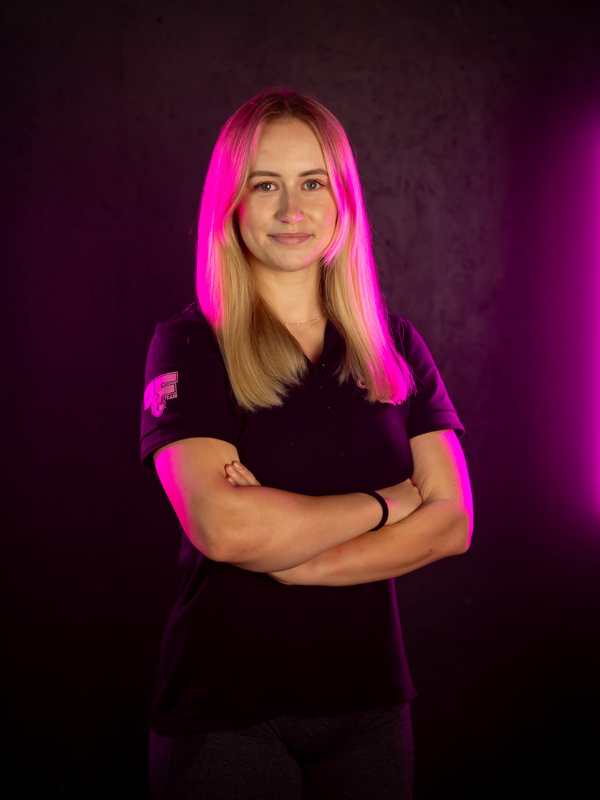 Zespół fit&fizjo Studio Gdańsk. Ola Grzebska trenerka personalna z gdańska, prezentuje swoją sylwetkę