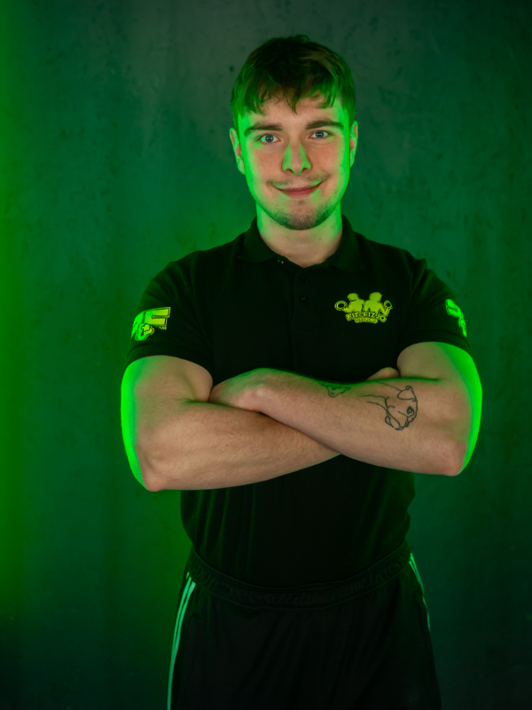 Zespół fit&fizjo Studio Gdańsk. Oskar Szerszeń trener medyczny i fizjoterapeuta z gdańska, prezentuje swoją sylwetkę.