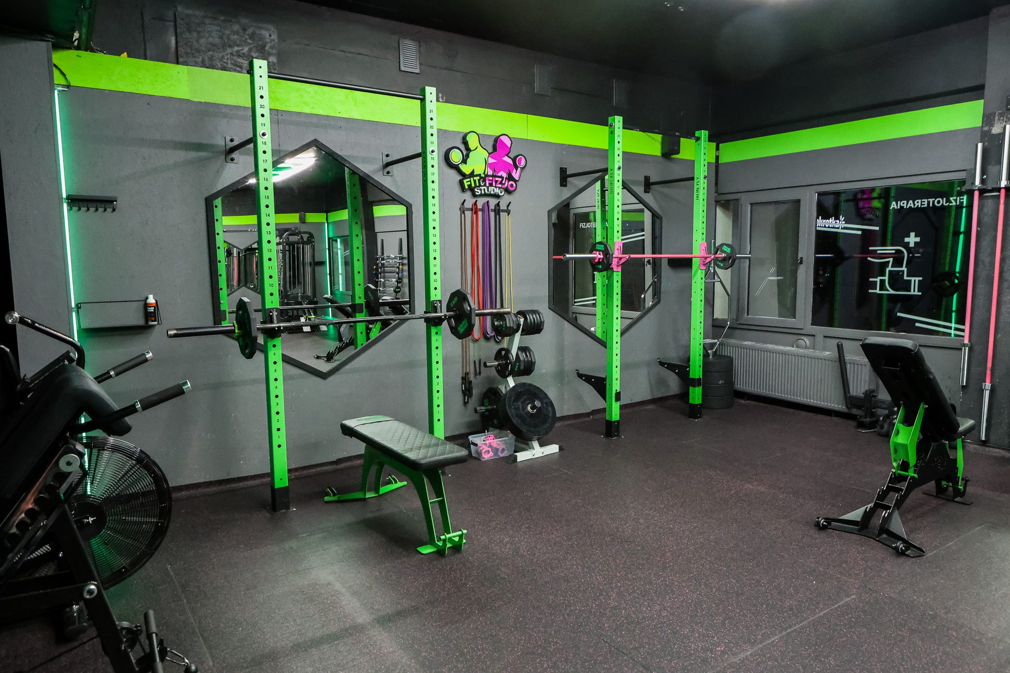 Strefa przysiadów z lustrami – Fit&Fizjo Studio