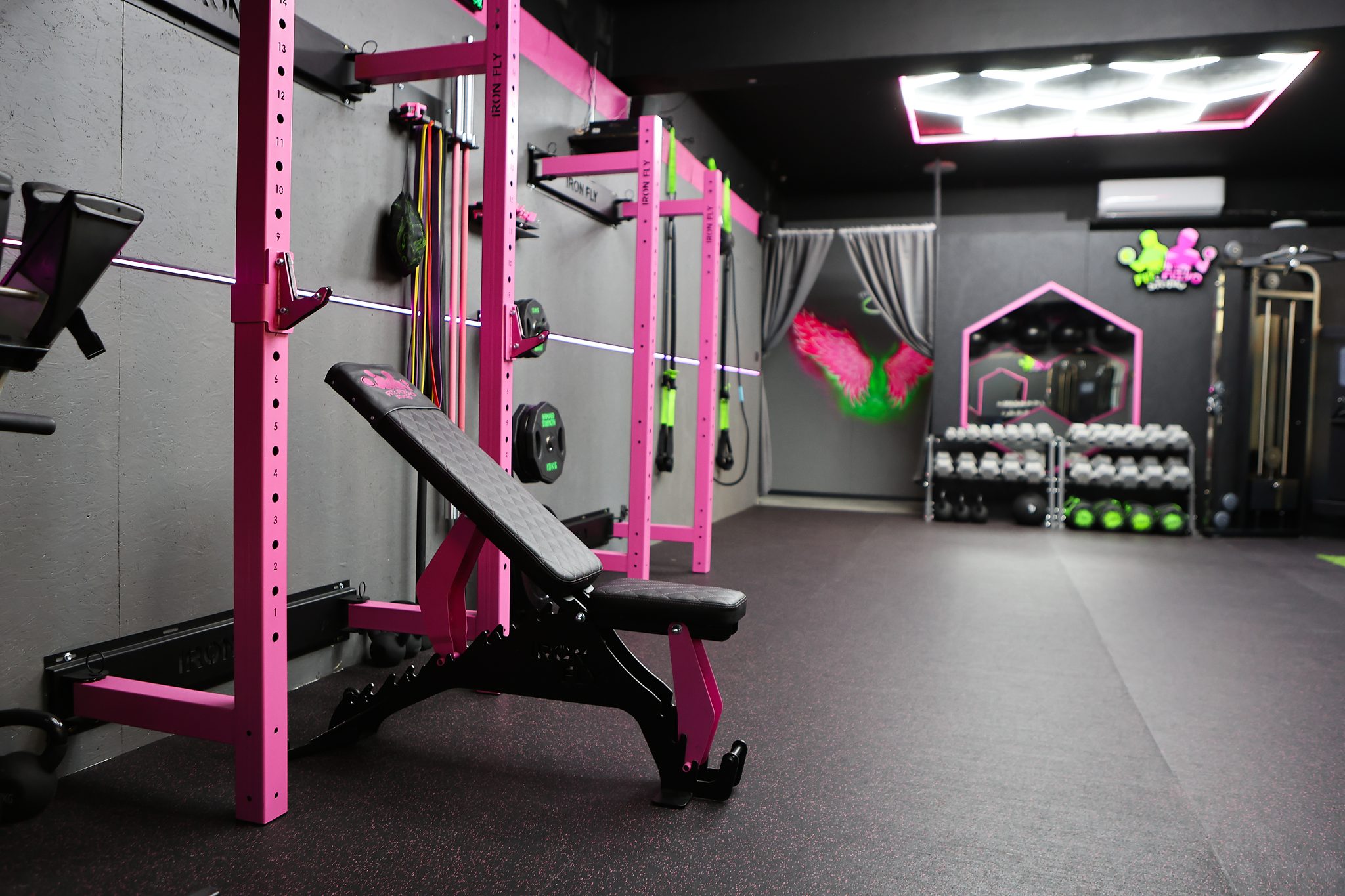 Klatka treningowa z ławką skośną – Fit&Fizjo Studio