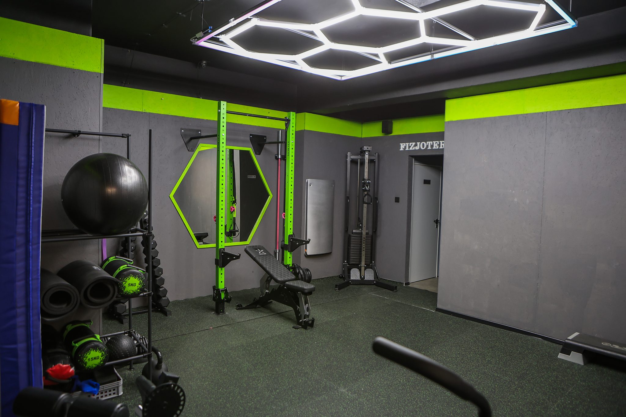 Strefa treningowa z piłką gimnastyczną – Fit&Fizjo Studio